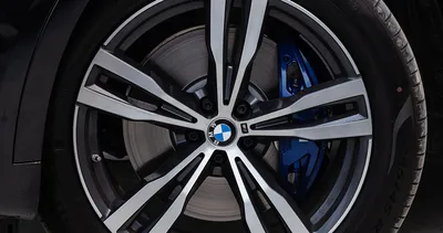 BMW araba sahiplerinin çoğunu bunu bilmiyor! Eğer yağmurlu havada fren yaparsanız...