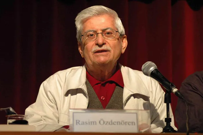 son-dakika-haberi-rasim-ozdenoren-hayatini-kaybetti-7-guzel-adamin-son-temsilcisiydi-1658566310623.jpg
