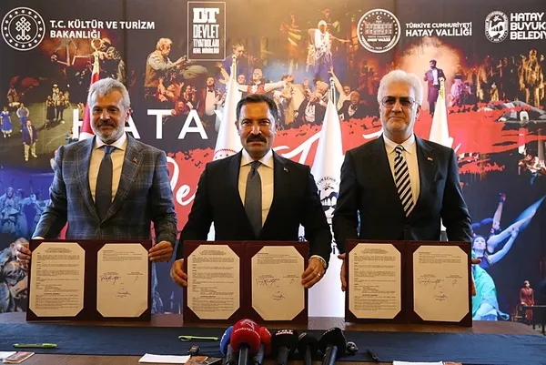 devlet-tiyatrolari-tarihi-meclis-binasinda-perdelerini-acti-1779260321075.jpg