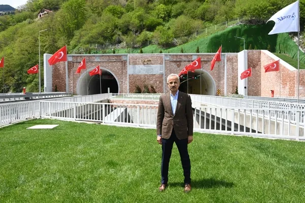 yeni-zigana-tunelinden-15-ayda-251-bin-arac-gecti-1687956882292.jpg