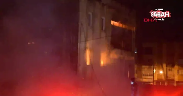 Son dakika! İzmir’de 4 katlı atık kağıt fabrikasında yangın | Video