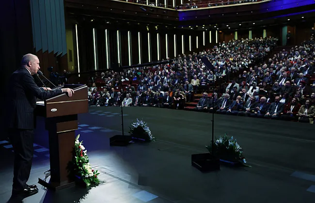 baskan-erdogan-yasayan-insan-hazineleri-odulleri-toreninde-konusuyor-bizler-cok-koklu-birikimin-mirascisiyiz-1768913771524.jpeg Başkan Erdoğan, Yaşayan İnsan Hazineleri Ödülleri töreninde konuşuyor: Bizler çok köklü bir birikimin mirasçısıyız