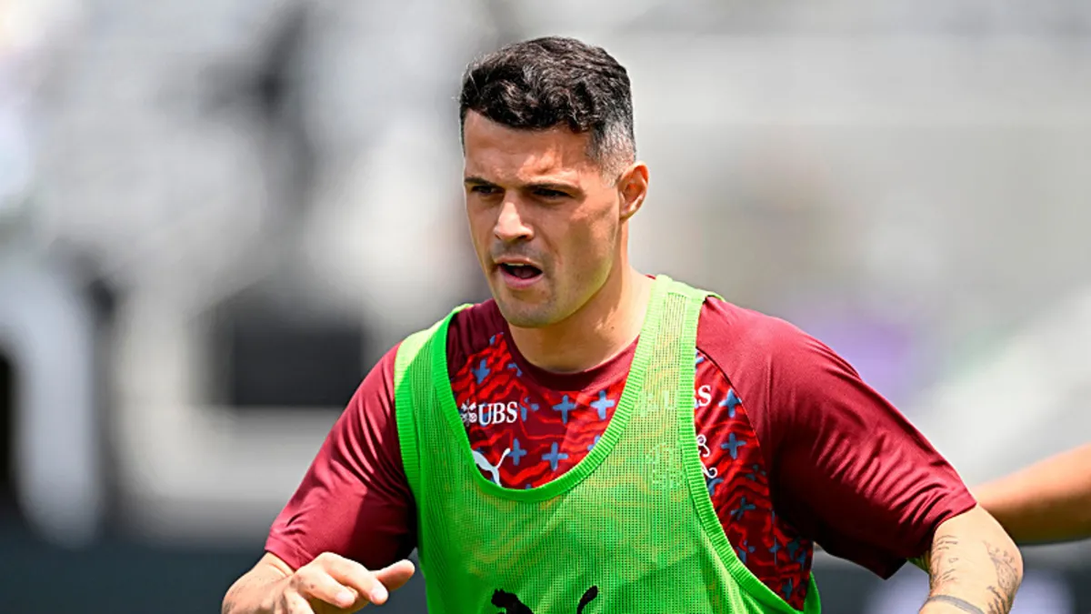 Granit Xhaka Chelsea formasıyla transfer görüşmelerini sürdürüyor