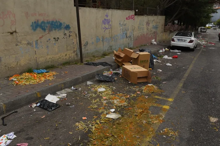 Maltepe’de çöpler toplanmadı: Çöp konteynerleri doldu çöpler cadde ve sokaklara taştı...