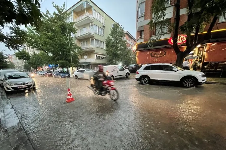 Son dakika | Ankara sular altında! Etkili sağanak yerini doluya bıraktı: Sokaklar dereye döndü, araçlar suya gömüldü