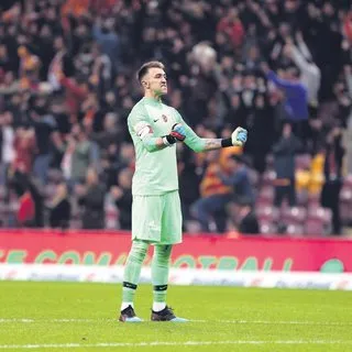 Muslera geçilmez