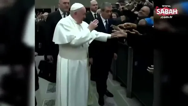 Papa Francis rahibenin öpücük isteğini kırmadı