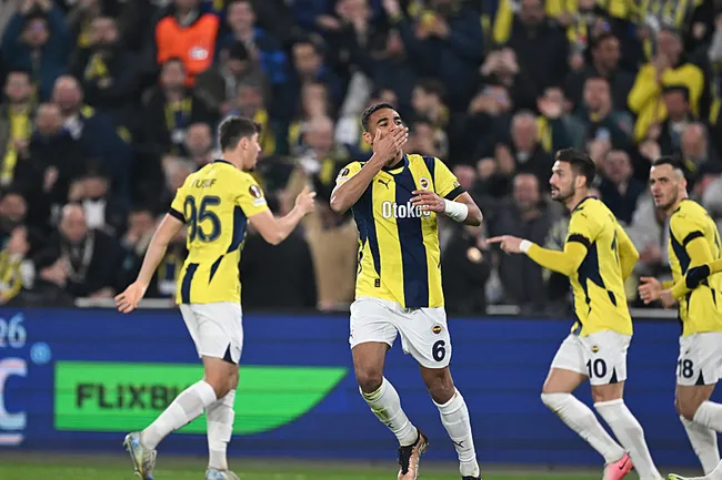 son-dakika-haberi-fenerbahceden-kadikoyu-sallayacak-golcu-plani-30-milyon-euroluk-hamle-1741674865205.jpeg