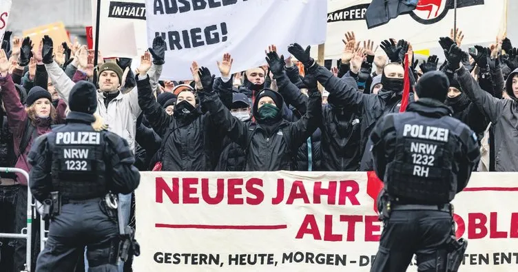 Irkçı AfD iyice köşeye sıkıştı