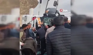 Van yolunda tır devrildi