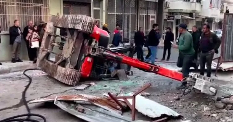 İzmir’de iş makinesi 3. kattan düştü, faciadan dönüldü