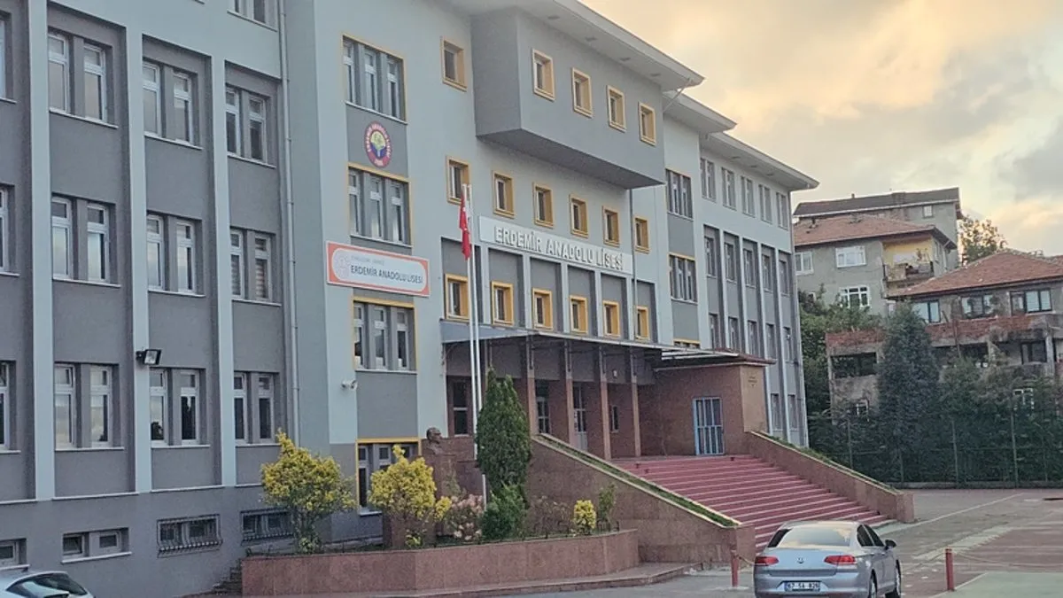 Lisede akran zorbalığı: 'Sigara kullanmıyorum' dedi hastanelik oldu!