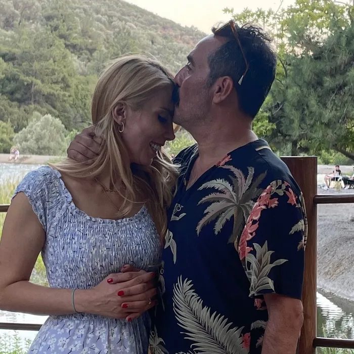 Gazeteci Tuba Kalçık ve oyuncu Mustafa Üstündağ’ın mutlu günü! Oğullarını kucaklarına aldılar! Bakın ismini ne koymuşlar...