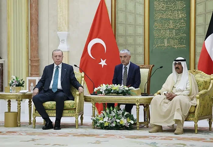 Başkan Erdoğan Katar'da: Al Sani ile görüştü 4 anlaşma imzalandı