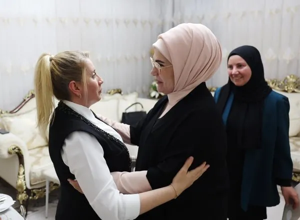 emine-erdogan-vehibe-sayinin-iftar-sofrasina-konuk-oldu-1742508684353.jpg
