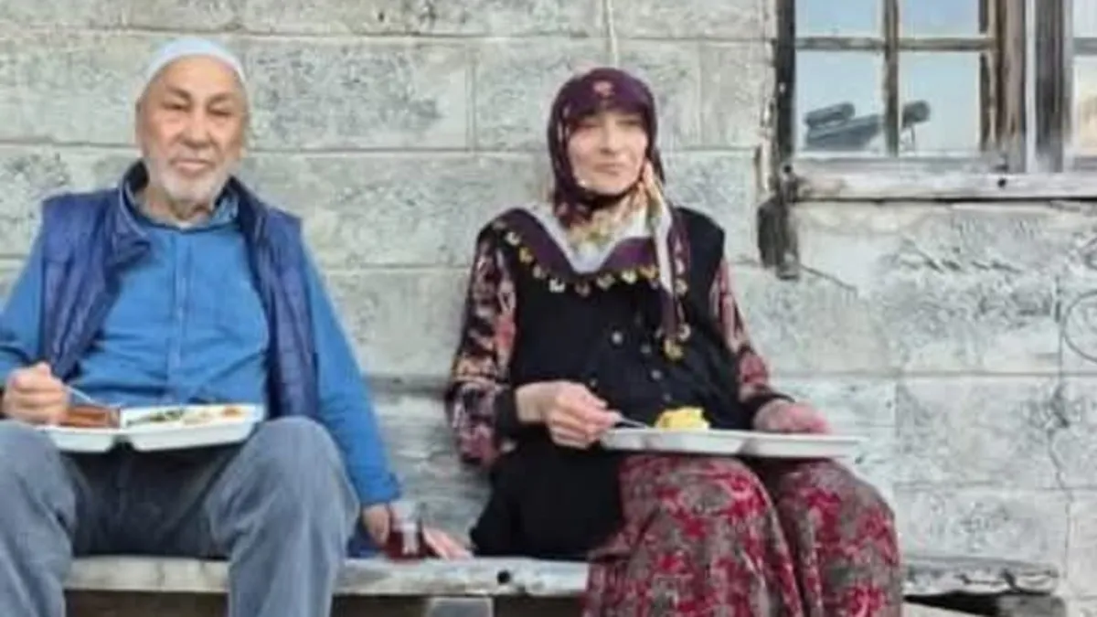 56 yıllık evli çift 1 gün arayla hayatını kaybetti: Yanyana toprağa verildiler! 56 yıllık evli çift 1 gün arayla hayatını kaybetti: Yanyana toprağa verildiler!