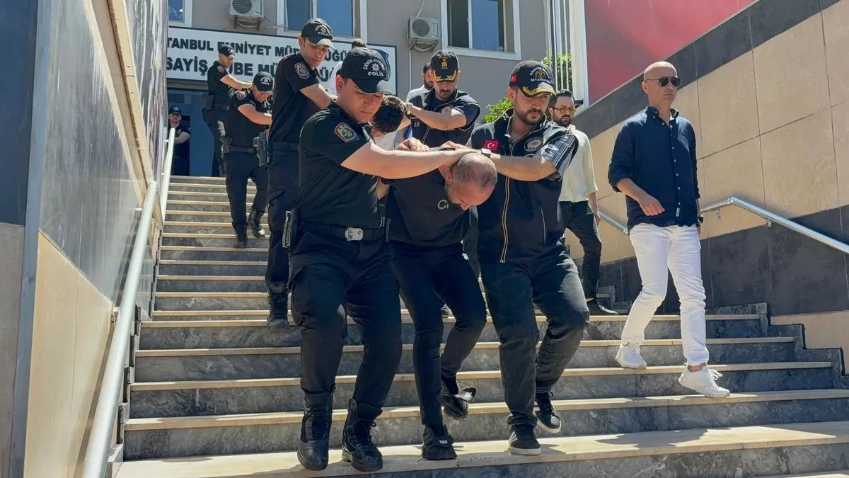 İBB Kültür A.Ş. Genel Müdür Yardımcısı Erhan Karaal'ın kaçırılması olayıyla ilgili adliyeye sevk edilen şüpheliler.