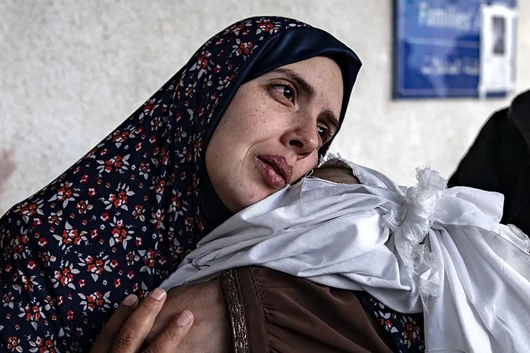 İsrail Gazze’de 8 bin kadını katletti! Yürek yakan feryat: Yetmedi mi dünya!