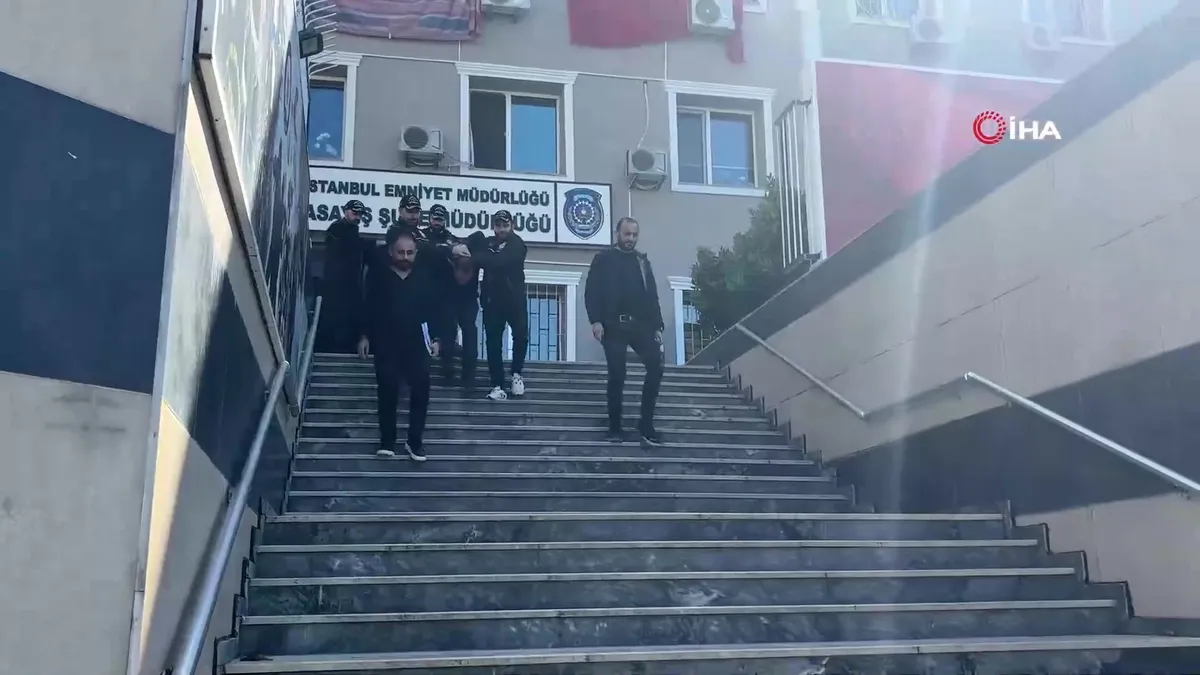 Otel odasında öldürülen genç kadının eski eşi ve 2 şüpheli adliyeye sevk edildi | Video videosunu izle Otel odasında öldürülen genç kadının eski eşi ve 2 şüpheli adliyeye sevk edildi | Video videosunu izle