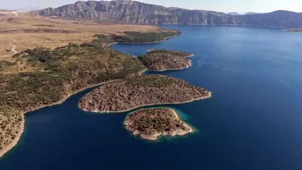 nemrut-kalderasinda-tarihi-adim-4-bin-804-hektarlik-alan-milli-park-ilan-edildi-1787224390342.jpg