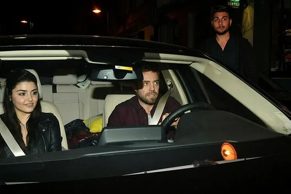 Sevgilisi Hande Erçel'den vazgeçti...