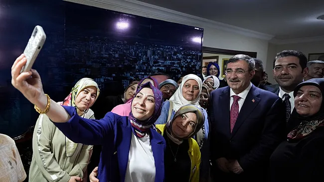 cumhurbaskani-yardimcisi-yilmaz-osmaniyede-ziyaretlerde-bulundu-1789227268506.jpg Cumhurbaşkanı Yardımcısı Yılmaz, Osmaniye'de ziyaretlerde bulundu