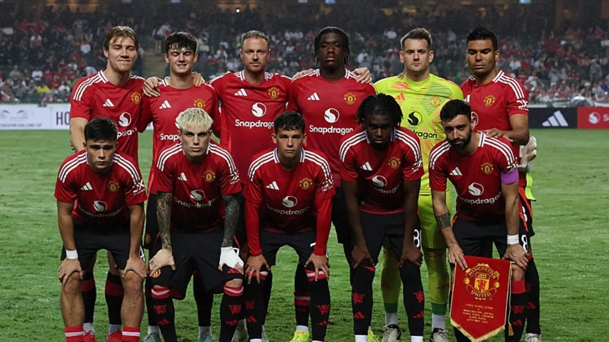 Manchester United'da tam 10 oyuncu ile yollar ayrıldı! Yıldız isimler de listede… Manchester United'da tam 10 oyuncu ile yollar ayrıldı! Yıldız isimler de listede…