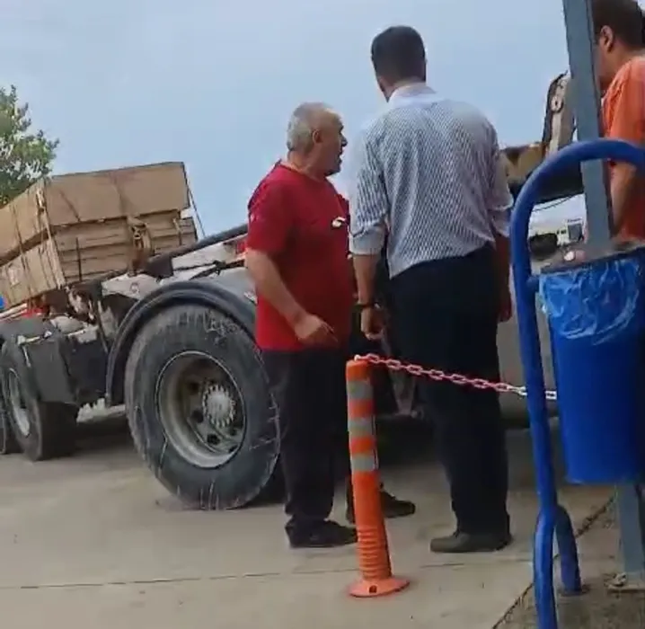 Araç muayene istasyonunu birbirine kattı: Buraya polis çağırın hemen!