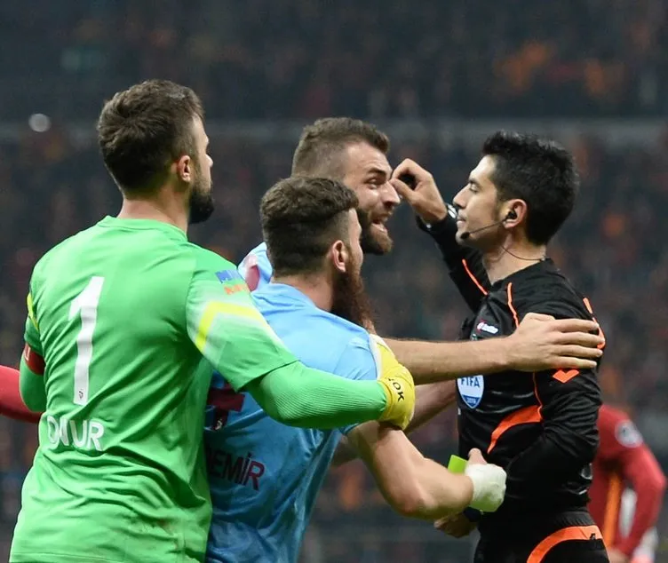 Galatasaray-Trabzonspor maçında büyük gerilim
