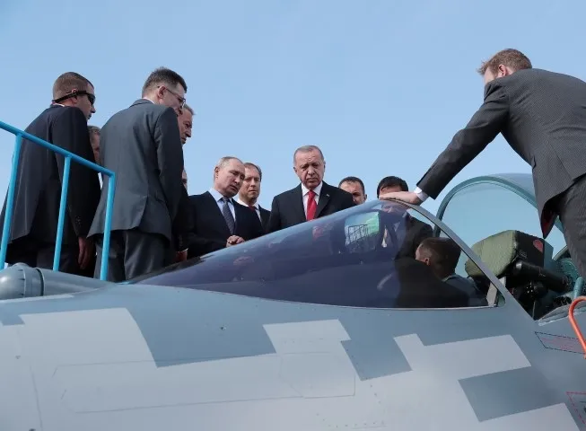 Başkan Erdoğan Moskova'da! SU-57 savaş uçağını inelerken