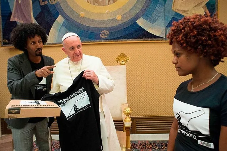Papa’ya anlamlı tişört
