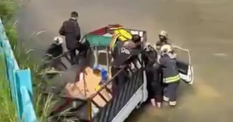 İzmit’te feci kaza! kamyonet dereye uçtu