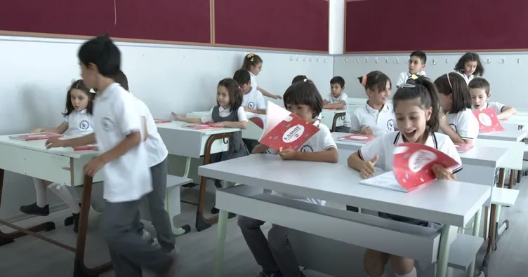 MEB bir ilke imza attı! Yardımcı ve kaynak kitaplar sıralara ulaştı