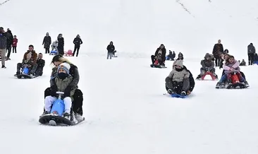 Karne tatilinde çocukların kayak keyfi