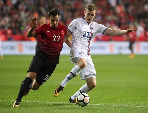 Beşiktaş iki gurbetçi futbolcuya imza attırdı