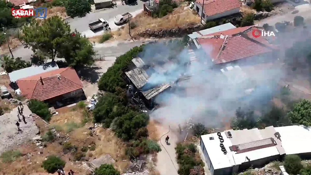 İnşaat malzemelerinin bulunduğu baraka alevlere teslim oldu | Video videosunu izle İnşaat malzemelerinin bulunduğu baraka alevlere teslim oldu | Video videosunu izle