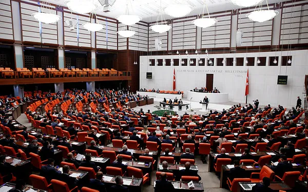 Son dakika haberleri: Seçim anketi açıklaması bir önceki seçimi bilen şirketten geldi! Partilerin son oy oranları ne?