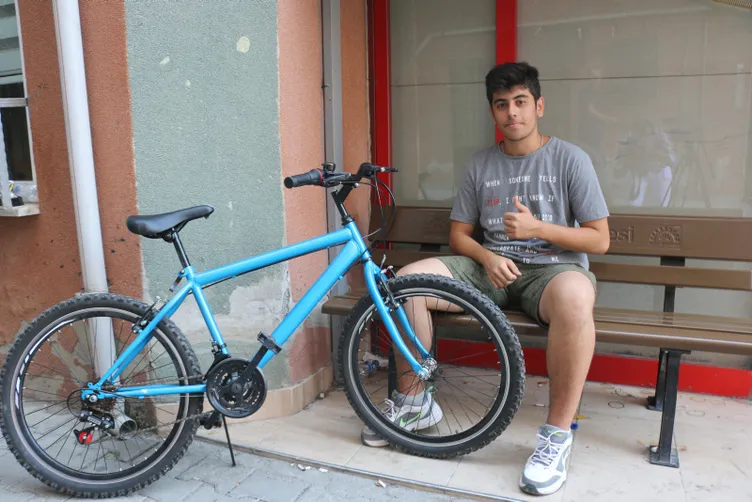 Kuzeniyle iddiaya girdi, CİMER’den istediği bisiklet kapısına geldi