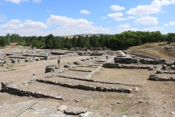 Tunç Çağı'na ait kalıntılara ulaşılan Alacahöyük'te kazılar başlıyor