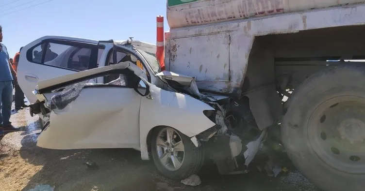 Şanlıurfa’da otomobil tankerli kamyona çarptı