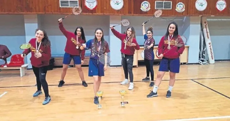 Liselerarası badmintonda şampiyonluğa ulaştılar