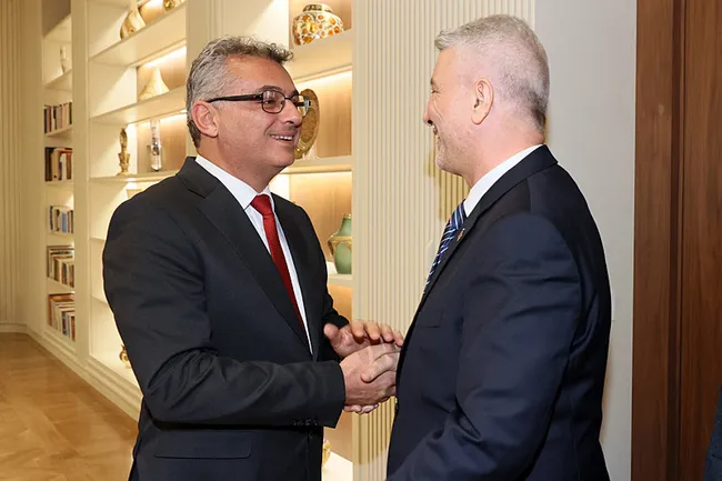 bakan-bolat-kktc-ile-her-zaman-omuz-omuzayiz-1768933927805.jpg Bakan Bolat: