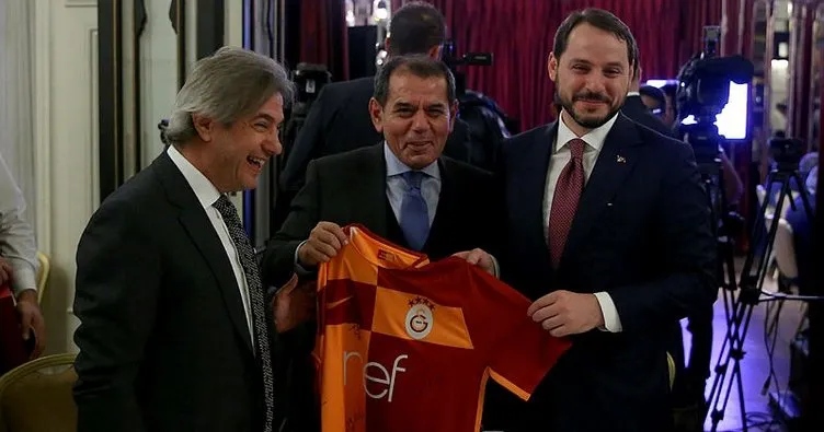 Dursun Özbek’ten Berat Albayrak’a Galatasaray forması
