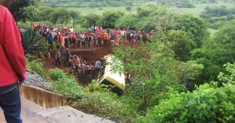 Nijerya’da iki otobüs çarpıştı: 26 ölü!