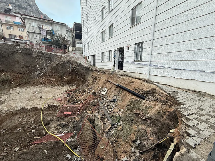 60 daireli apartmanda büyük panik: Yönetici nöbet tutuyor girişler dükkandan yapılıyor!