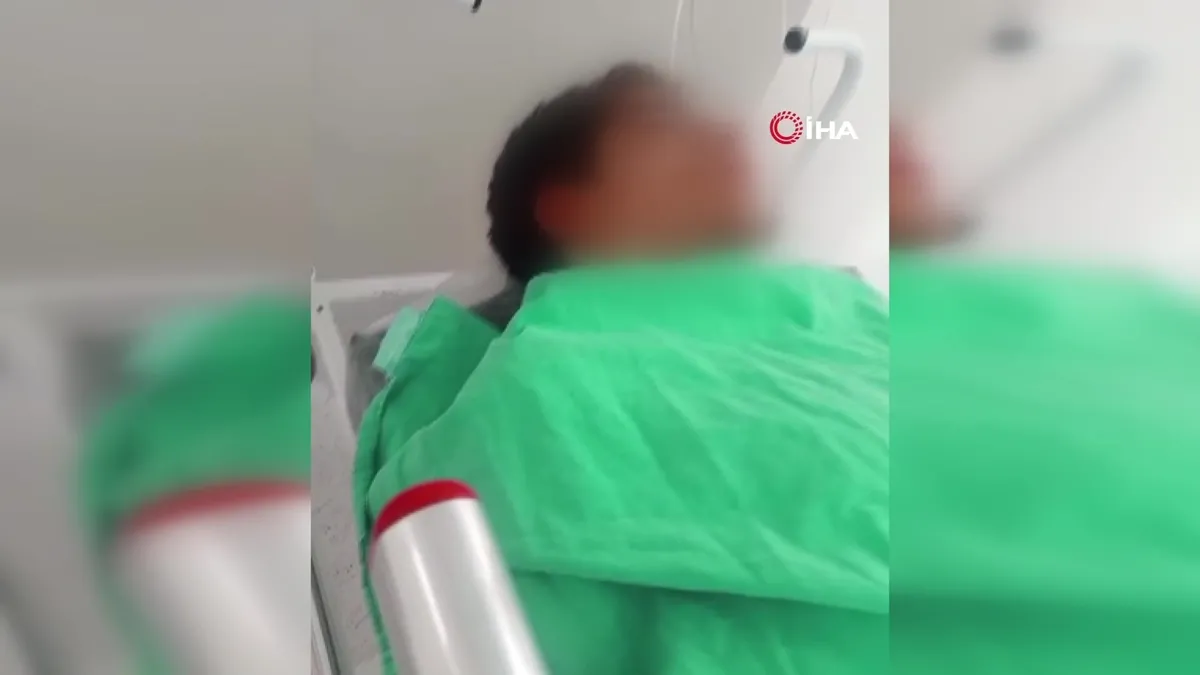 Akran zorbalığına bir yenisi eklendi; 15 yaşındaki çocuk muştayla öldüresiye dövüldü! | Video videosunu izle Akran zorbalığına bir yenisi eklendi; 15 yaşındaki çocuk muştayla öldüresiye dövüldü! | Video videosunu izle