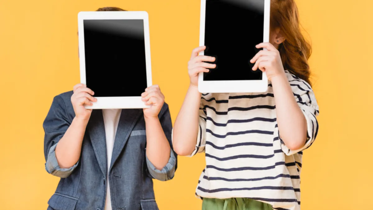 Depremde Çocukların İlgi Çekici Tepkisi: Tabletime Bir Şey Olmasın!