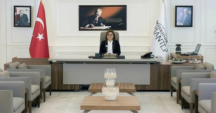 Fatma Şahin CHP’li Barış Yarkadaş’a dava açtı