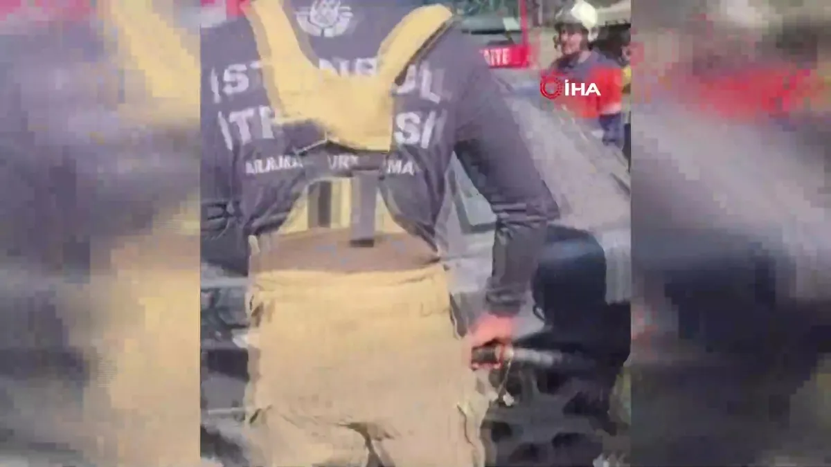 Arnavutköy’de iki otomobil kafa kafaya çarpıştı: 1 ölü, 2 yaralı | Video videosunu izle Arnavutköy’de iki otomobil kafa kafaya çarpıştı: 1 ölü, 2 yaralı | Video videosunu izle