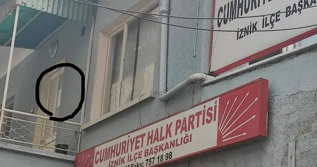 CHP’li üyeden sürekli kapalı olan partiye protesto